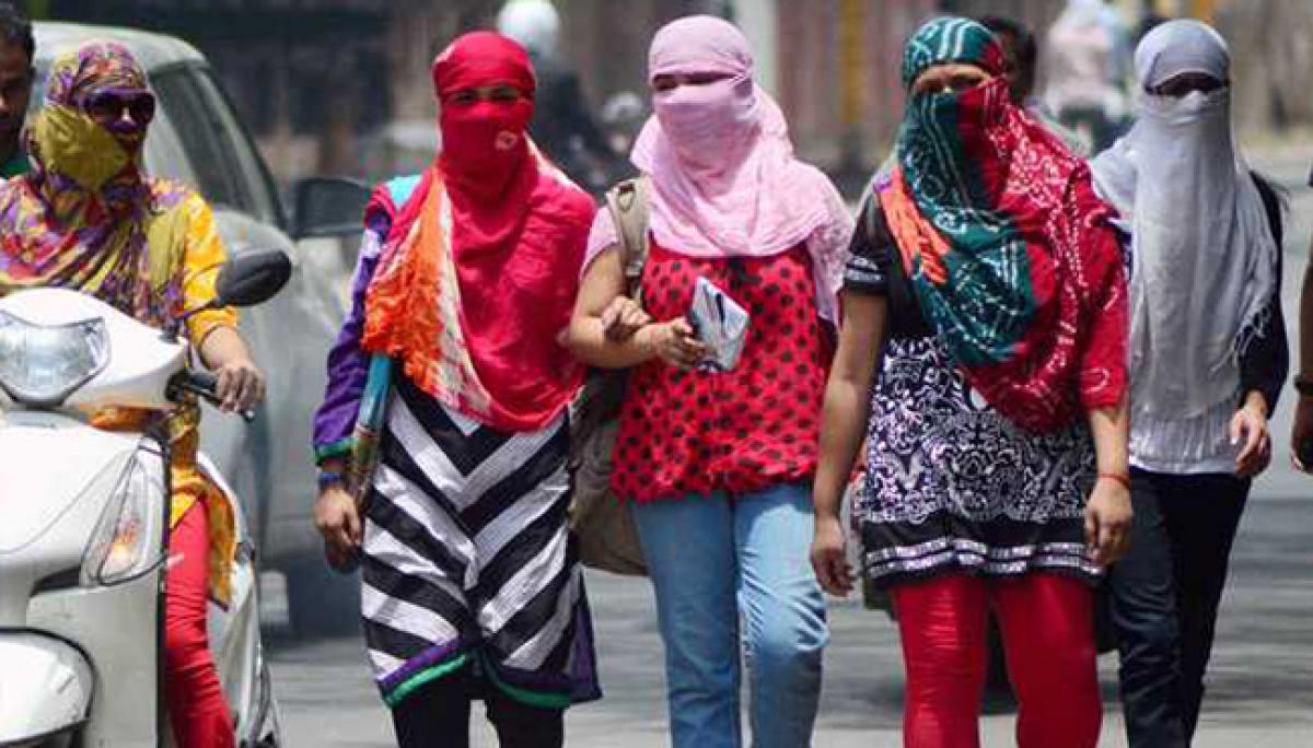 Delhi records hottest day at 44 degrees Celsius